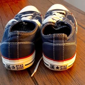 Converse Men  one star tennis shoes